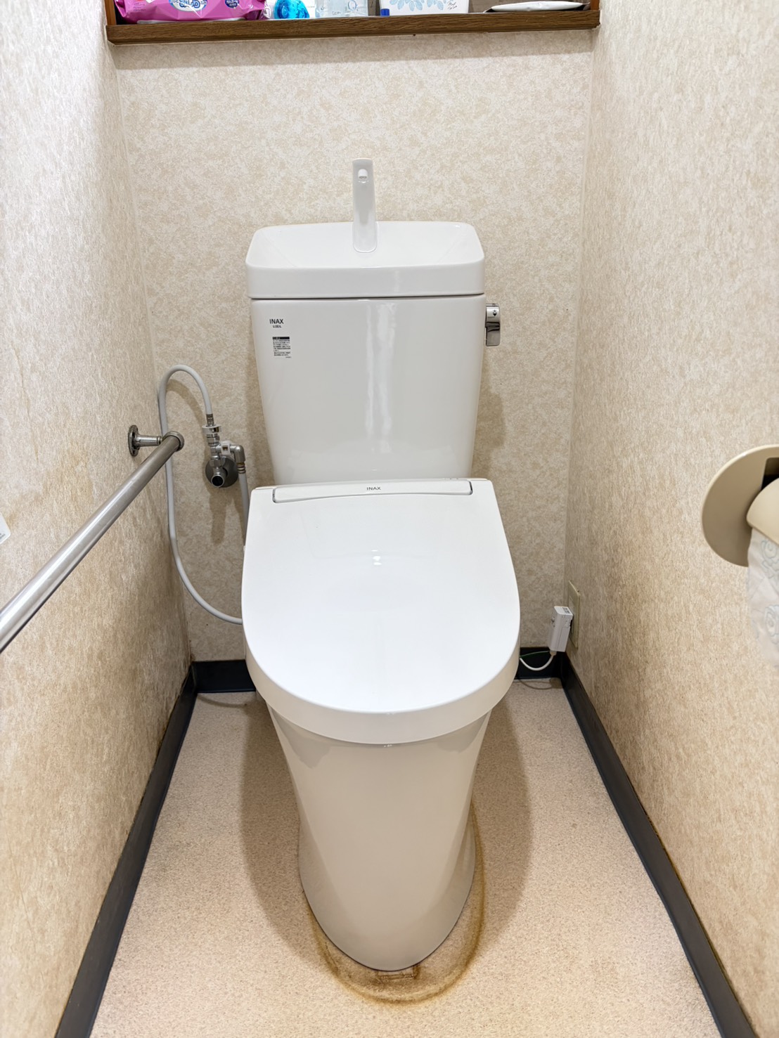 トイレ交換工事の施工後。新しく清潔なトイレ